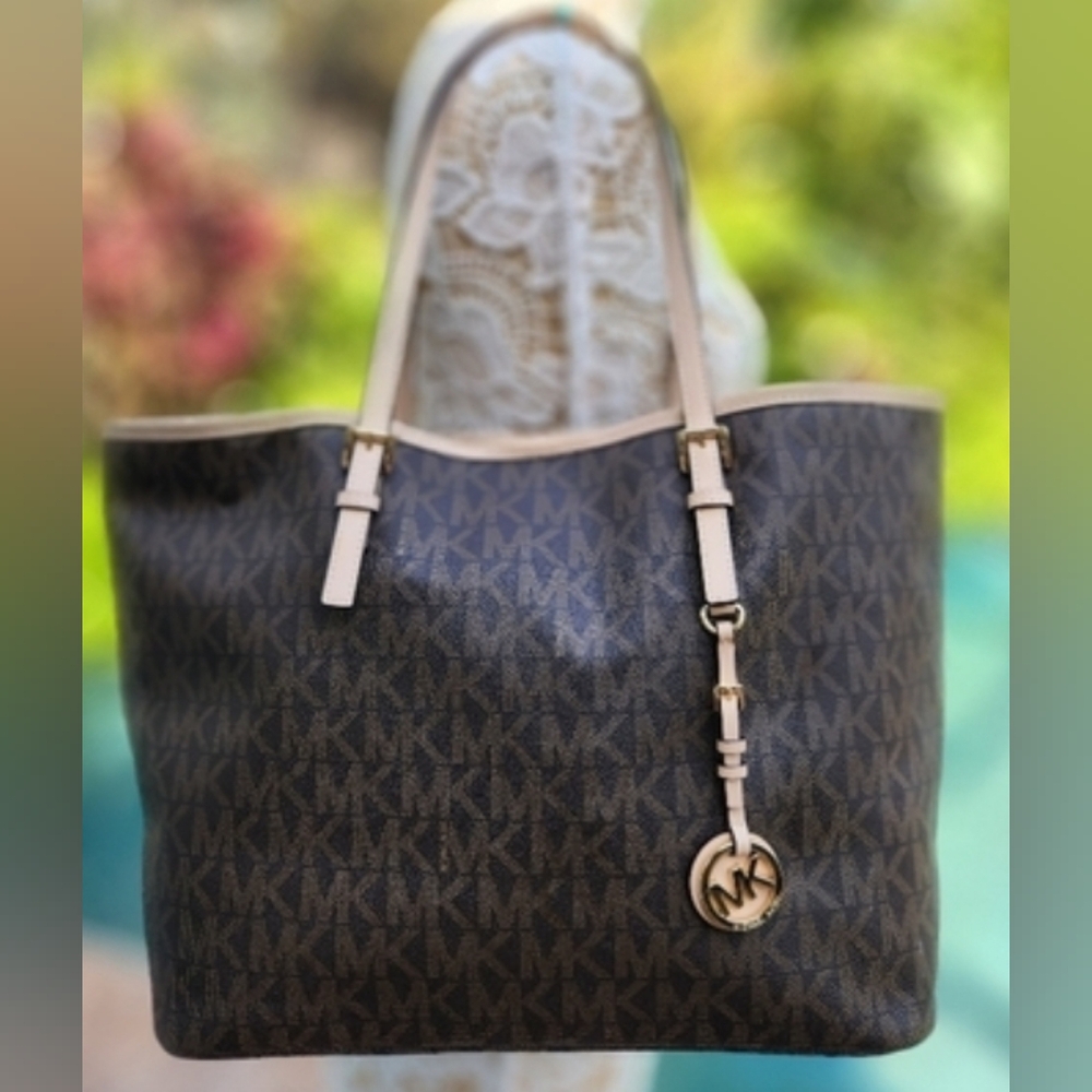 Michael Kors Signature Tote...Nearly perfect!